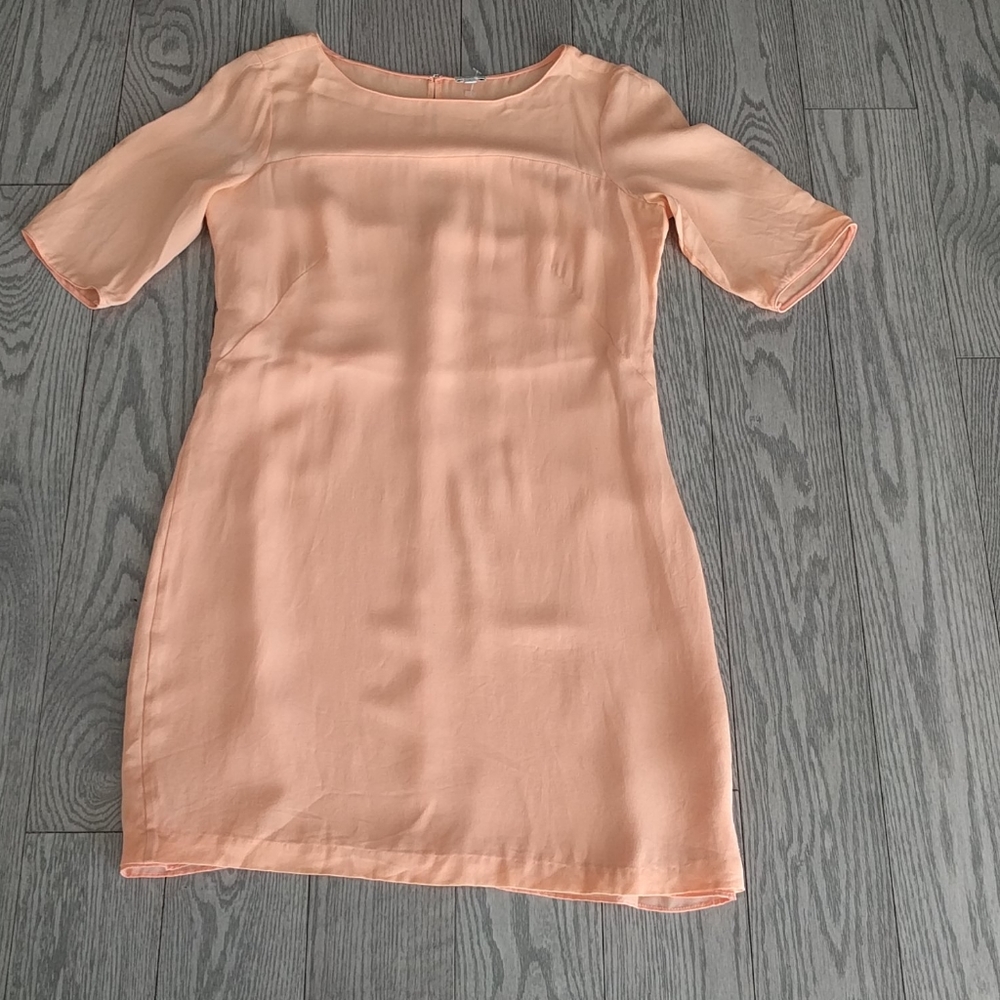 Beautiful  peach dress by Babaton 🍀🌸🌸